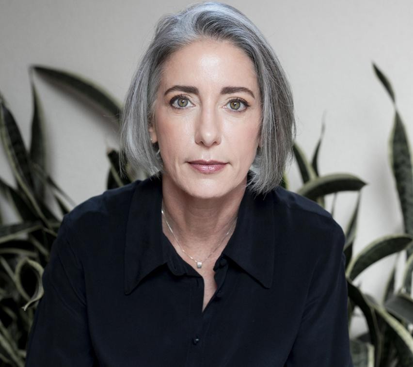 Em livro autobiográfico,  Vera Iaconelli escancara as falhas dos psicanalistas e os perrengues familiares