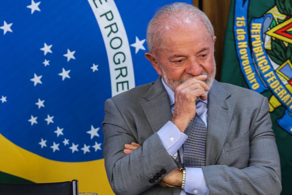 Desaprovação do governo Lula oscila para baixo após tarifaço de Trump, diz pesquisa Genial/Quaest