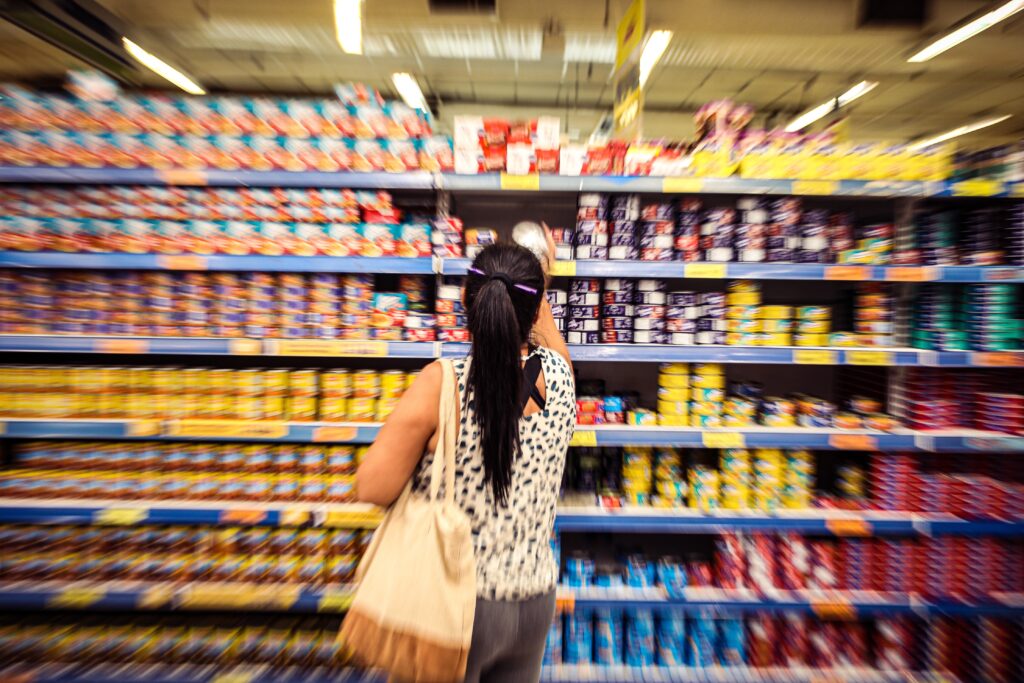 Índice de Confiança do Consumidor sobe para 86,7 pontos em julho, diz FGV Ibre