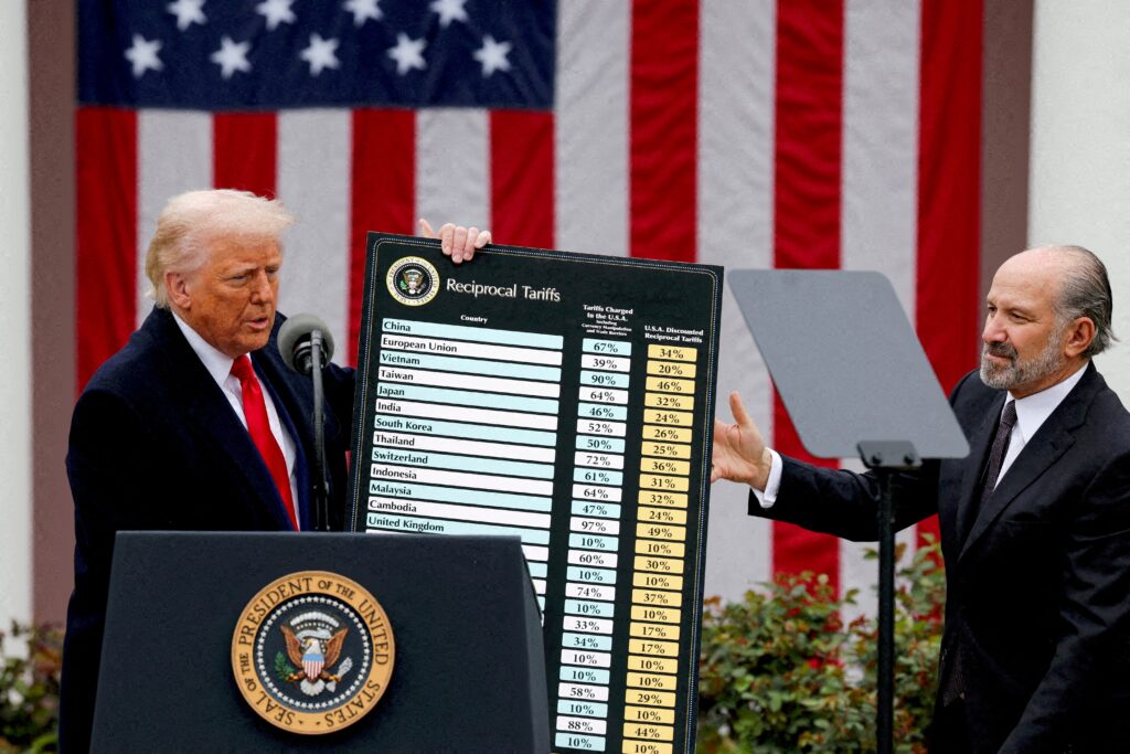 FT: Trump arrecada US$ 50 bilhões em tarifas enquanto o resto do mundo ‘amarela’
