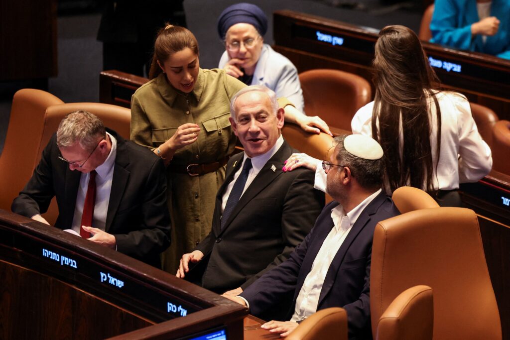 Netanyahu perde apoio de partido ultraortodoxo e fica com margem mínima no Parlamento