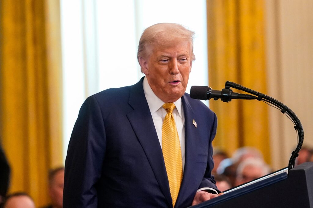 Trump ameaça vetar estádio em Washington se time não retomar nome Redskins