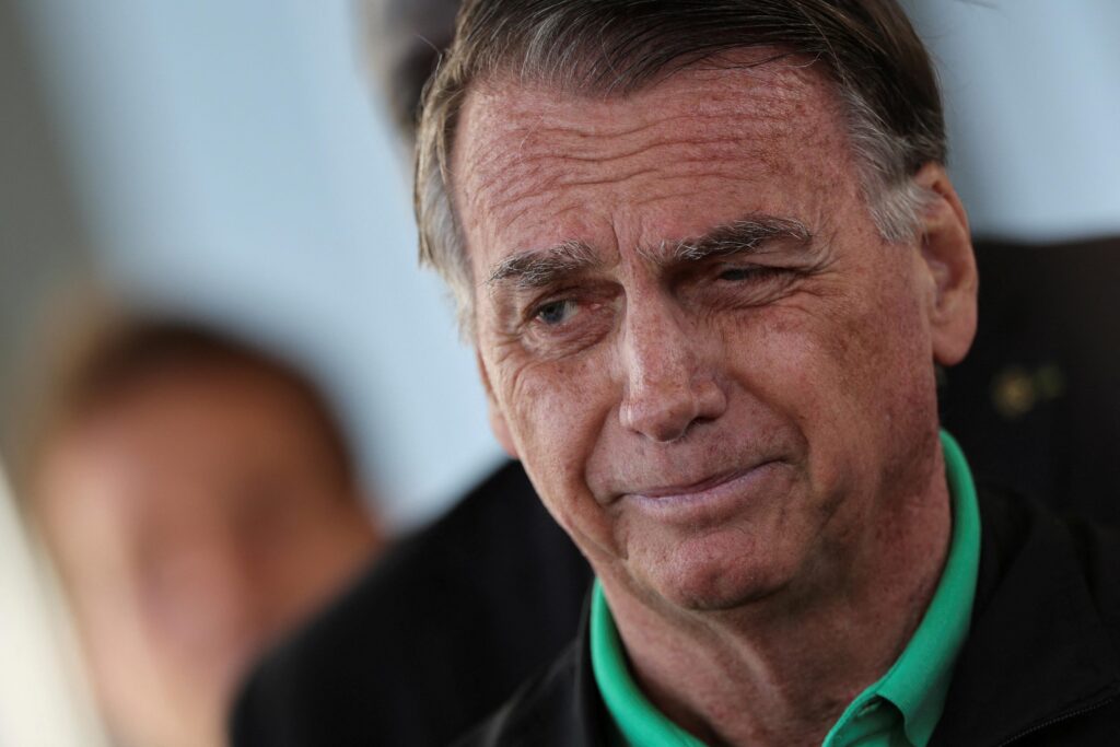 Bolsonaro é condenado a pagar R$ 150 mil por fala sobre ‘pintar um clima’ com adolescentes venezuelanas