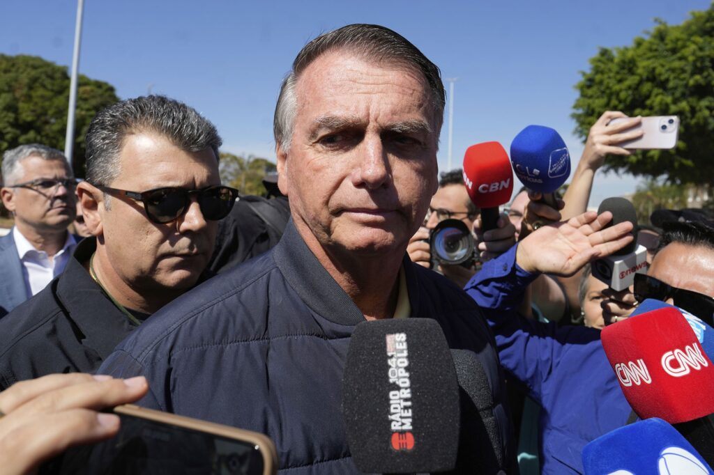 Apesar da articulação de Eduardo, Jair Bolsonaro nega relação com sanções aplicadas a Moraes