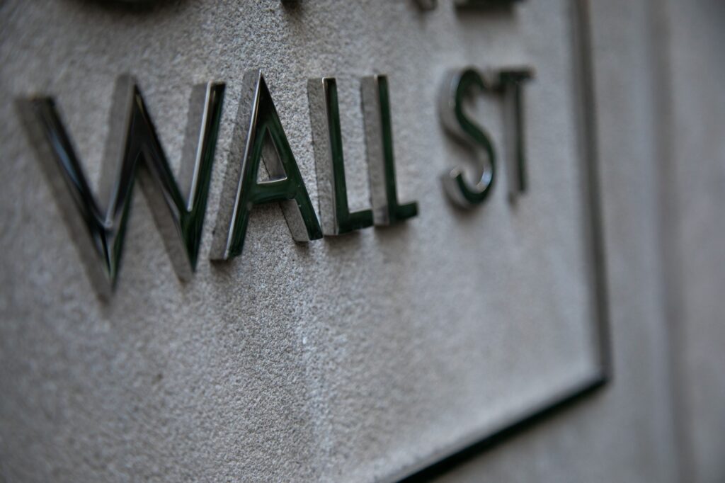 Bolsas de NY fecham sem direção única com balanços corporativos no radar