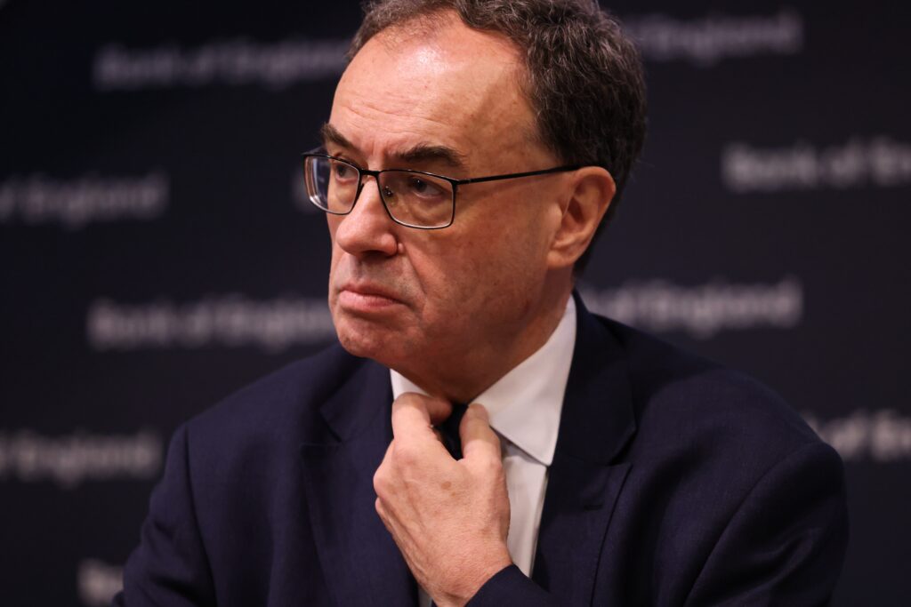 Presidente do BC da Inglaterra vai na contramão de Trump e alerta contra stablecoins