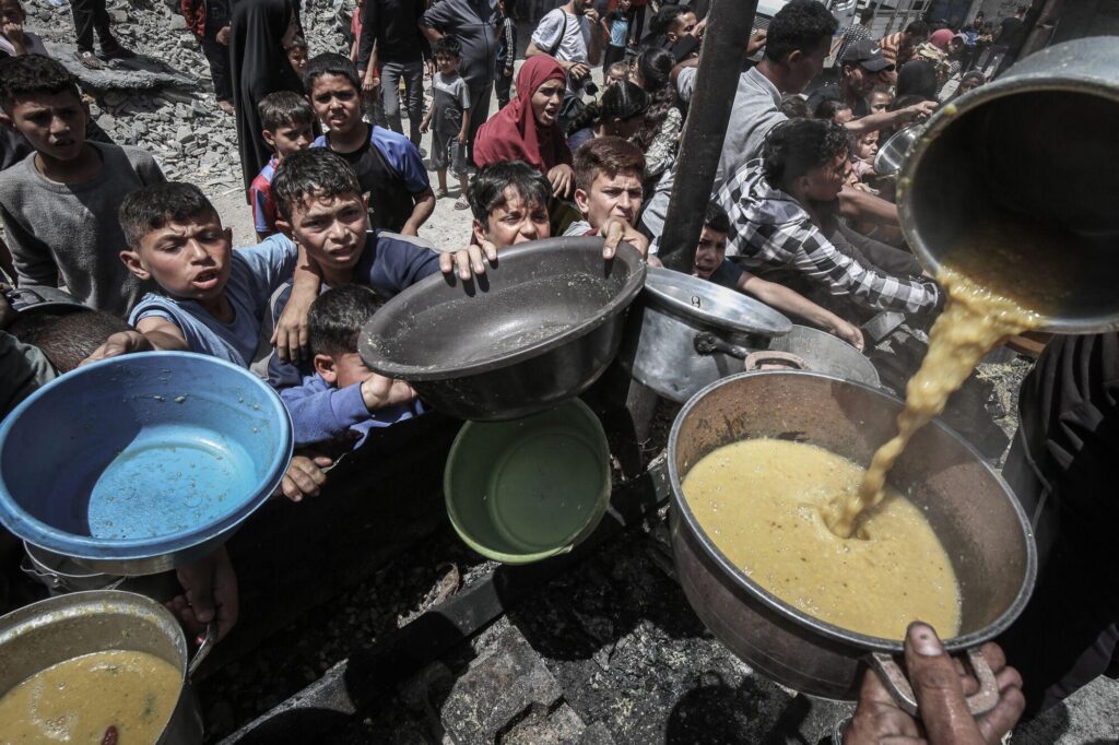 Israel suspende restrições em Gaza para tentar acalmar clamor internacional pela fome