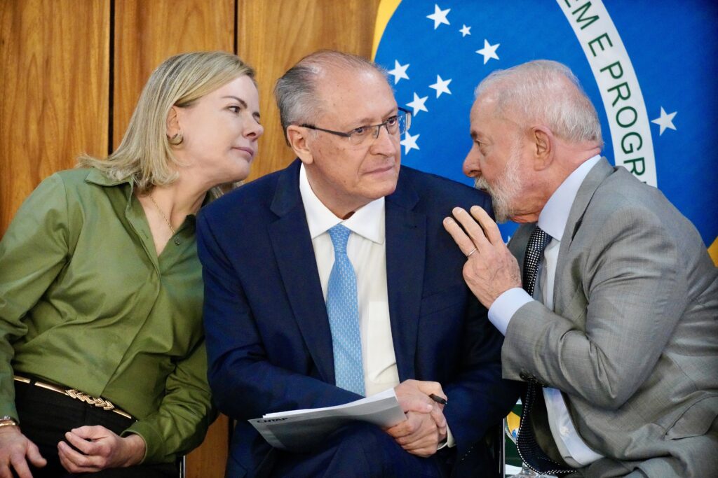 Gleisi diz que nova carta de Trump expõe a chantagem dos EUA contra o Brasil