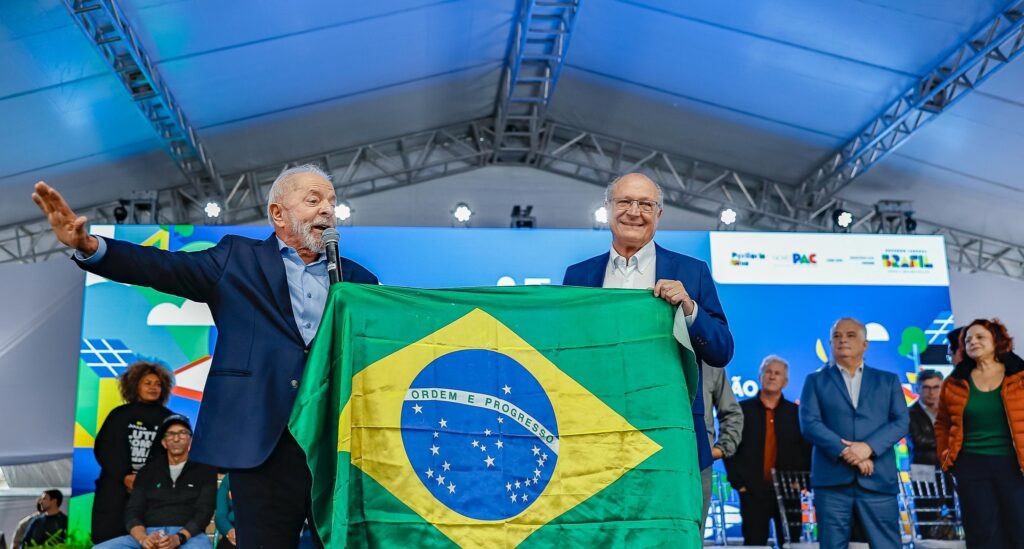 ‘Pobre fala que vai votar em prefeito rico porque não vai roubar, mas ele é rico porque já roubou’, diz Lula