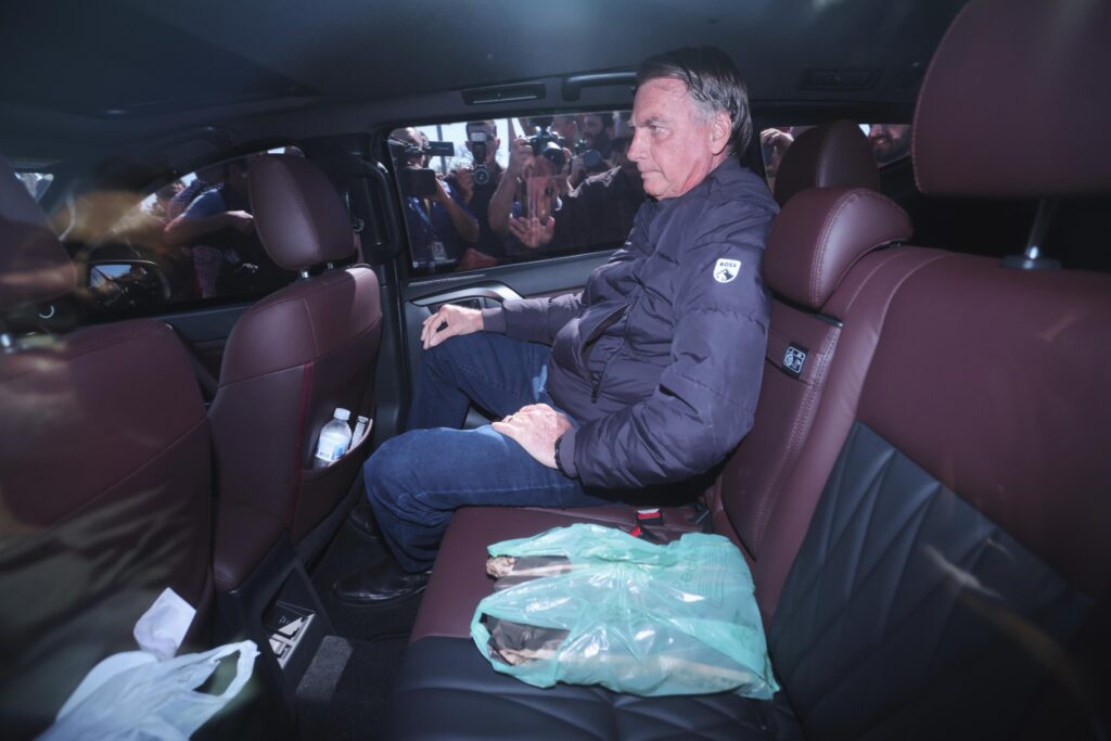 Análise: Tornozeleira em Bolsonaro antecipa efeitos da corrida eleitoral