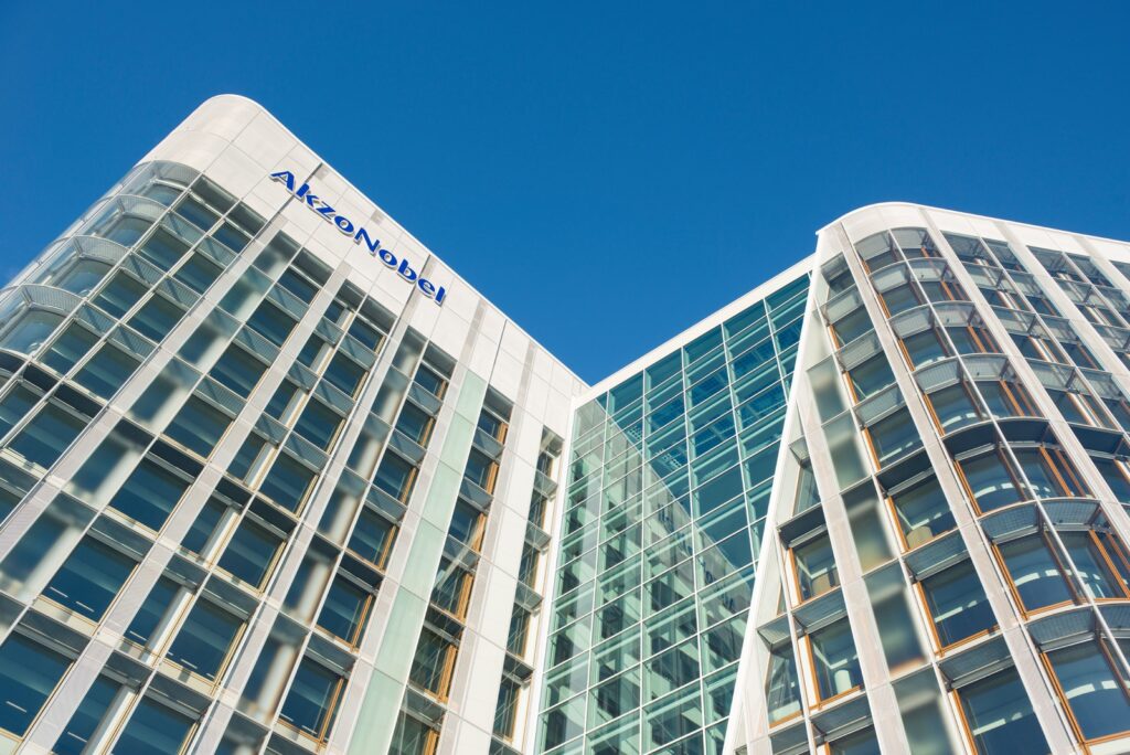Lucro da Akzo Nobel recua 30% no 2º trimestre, para 124 milhões de euros