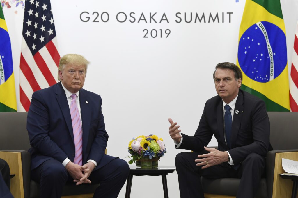 Em carta a Bolsonaro, Trump diz que julgamento deve terminar ‘imediatamente’