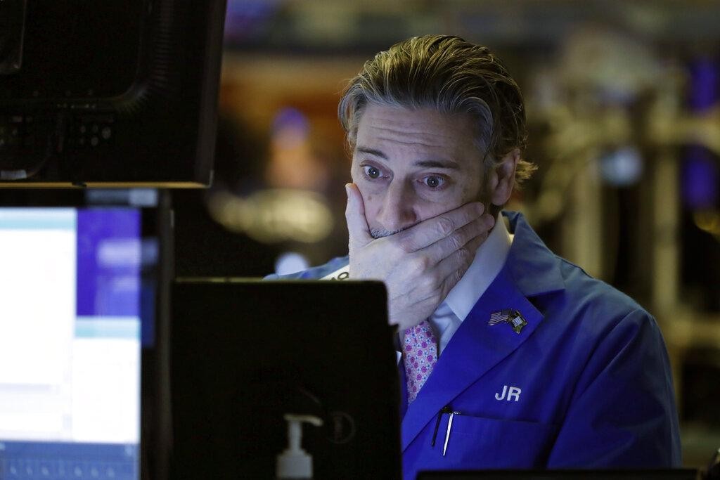 Bolsas de NY caem com dados de trabalho e antes de decisão do Fed