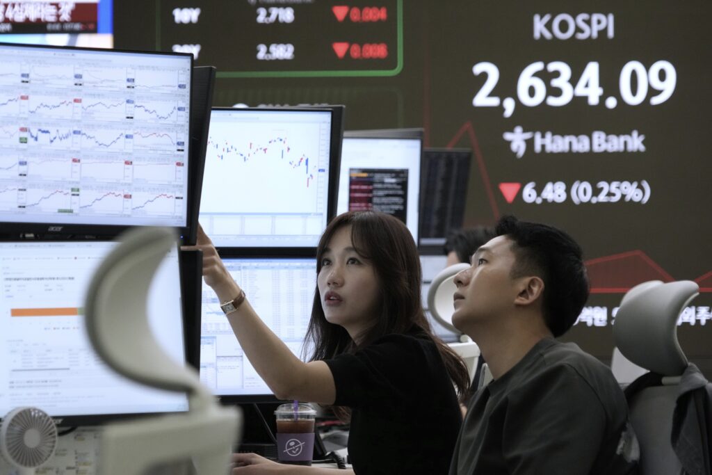 Bolsas asiáticas fecham sem direção única; Xangai recua, Tóquio avança