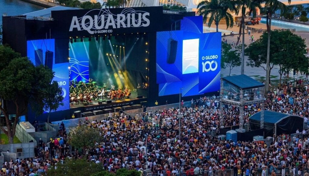 Projeto Aquarius atrai pessoas de todas as idades para a Praça Mauá