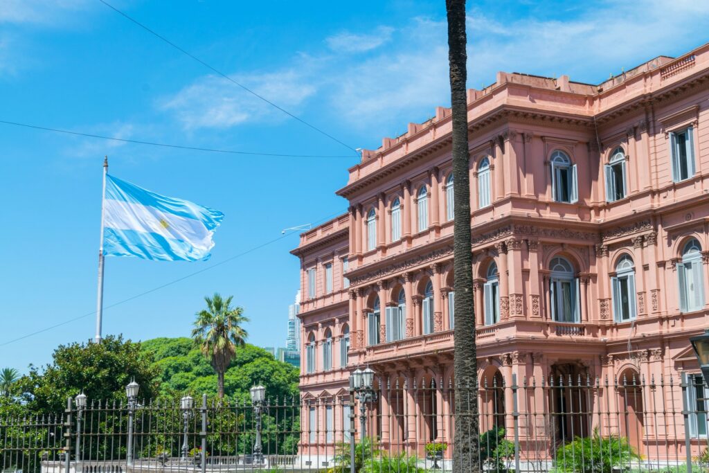 Moody’s eleva nota de crédito da Argentina e projeta crescimento de 4% em 2025