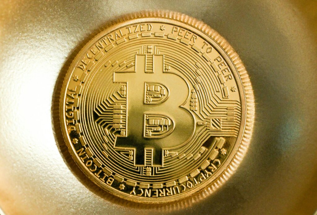 Bitcoin volta a subir e chega aos US$ 119 mil, enquanto ether corrige