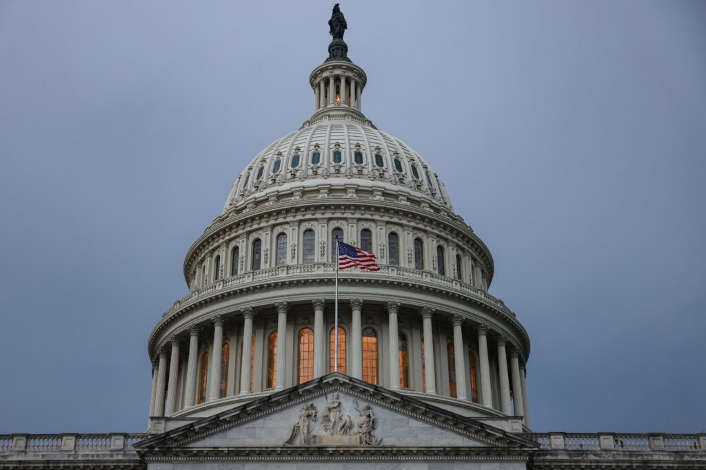 Senadores democratas tentam barrar tarifas de Trump sobre o Brasil