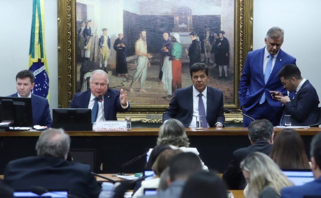 Comissão da Câmara aprova PEC da Segurança Pública