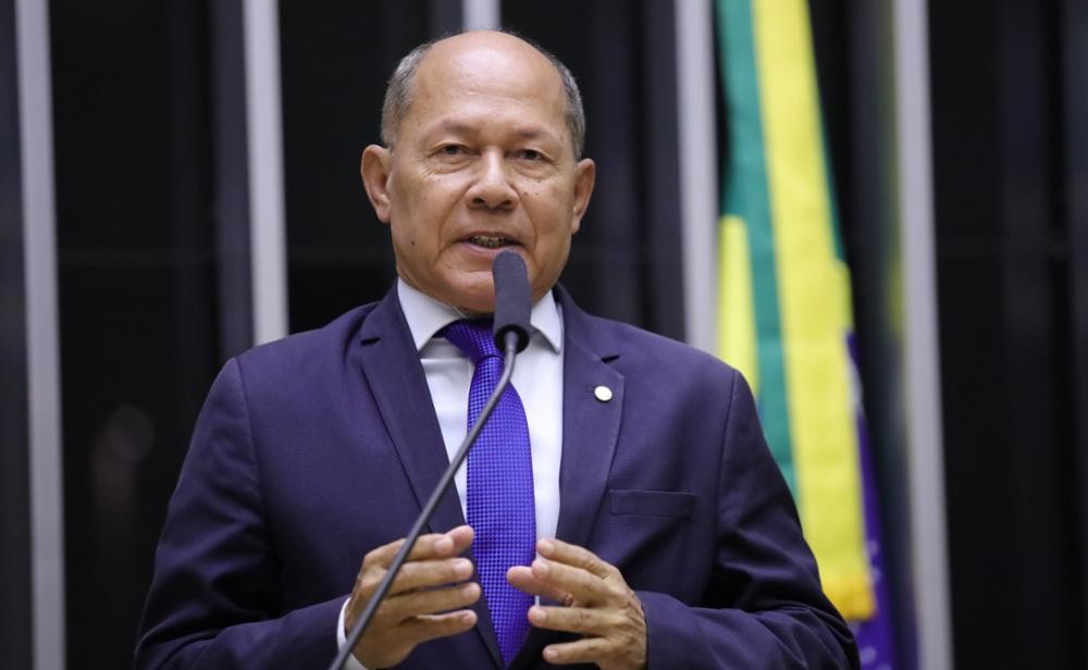 Vice-líder da oposição na Câmara pede intervenção das Forças Armadas ao defender Bolsonaro