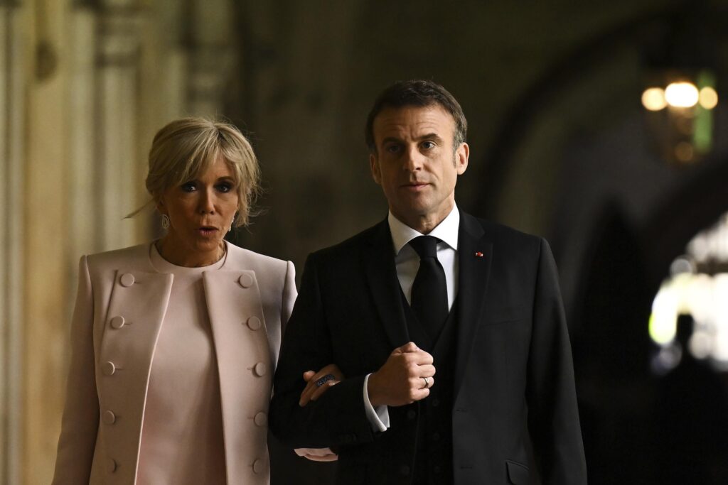 Macron processa influencer americana que diz que Brigitte ‘nasceu homem’