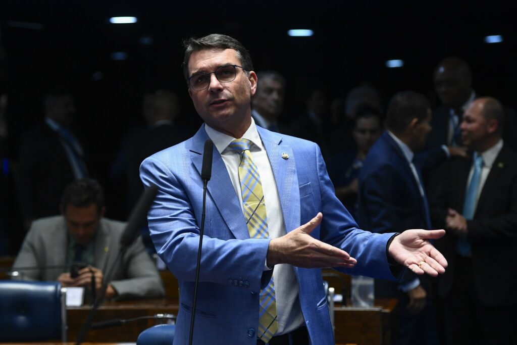 Flávio Bolsonaro rebate Haddad e diz que família é usada para justificar ‘incompetência’ do governo