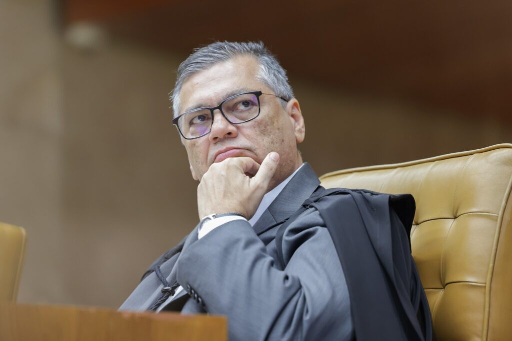 Dino intima União e Congresso sobre uso de emendas para pagar salários de profissionais da saúde