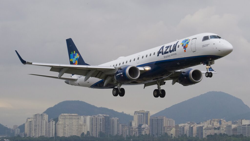 Agenda de empresas: Azul divulga resultados de junho; acionistas da Brava assinam acordo