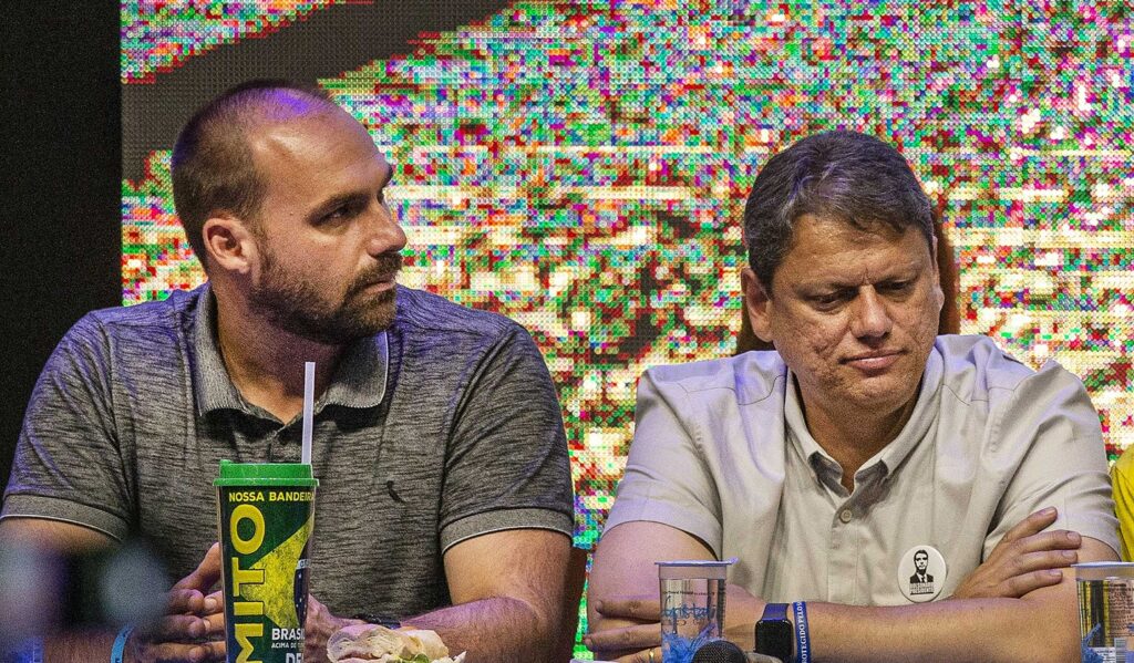 Eduardo Bolsonaro critica Tarcísio e Ratinho Jr. por declarações sobre tarifaço