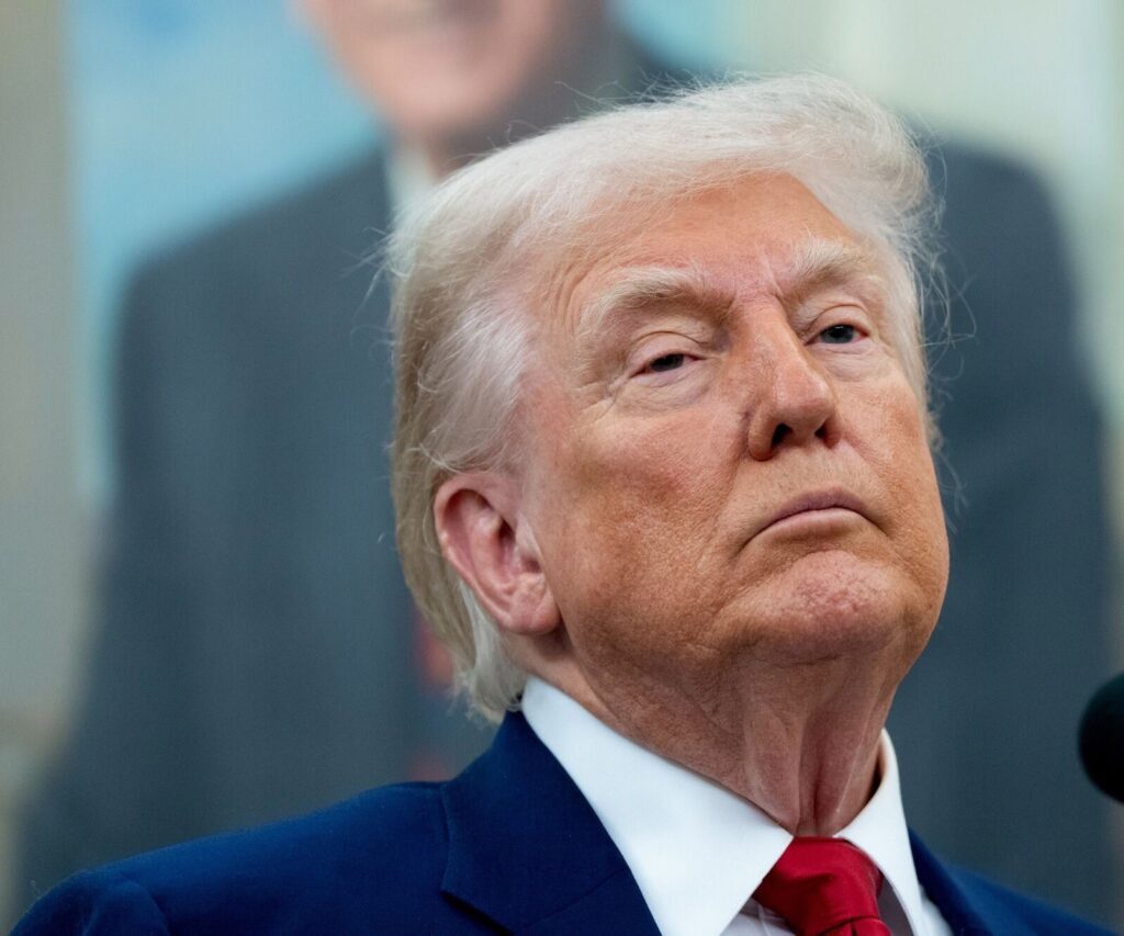 Trump diz que ‘não está planejando’ demitir Powell do comando do Fed