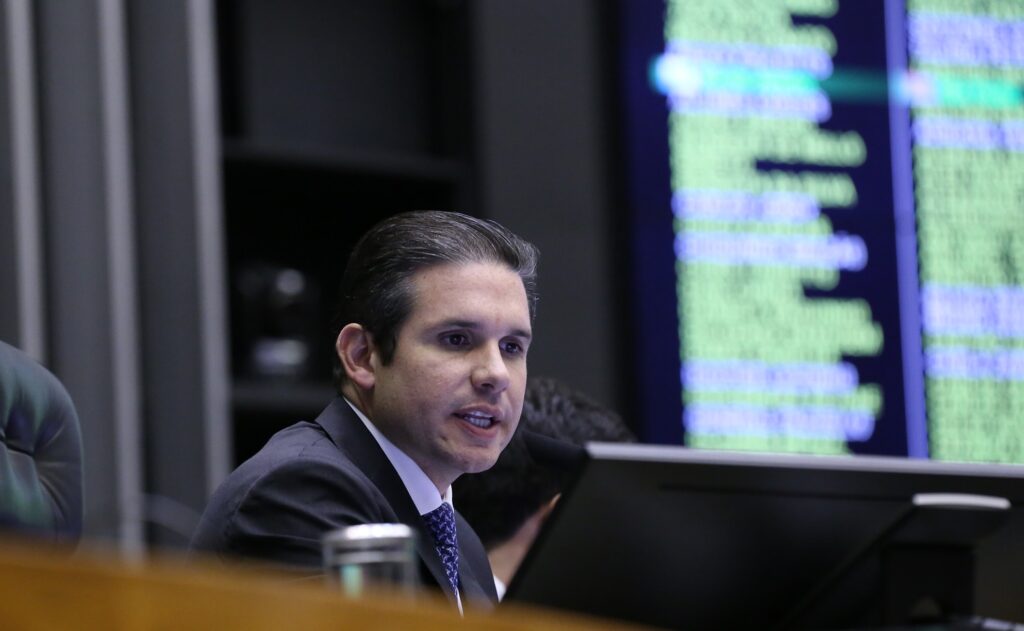 Revisão de incentivos fiscais deve ficar para agosto, diz Hugo Motta