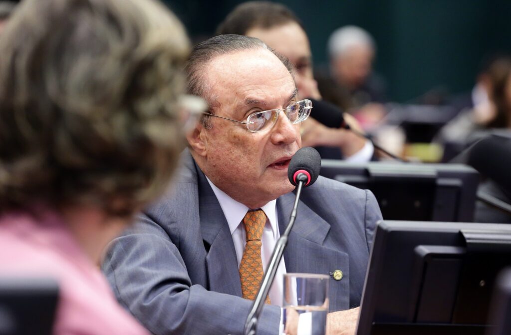 Maluf fecha acordo com Ministério Público e pagará R$ 210 milhões à Prefeitura de São Paulo