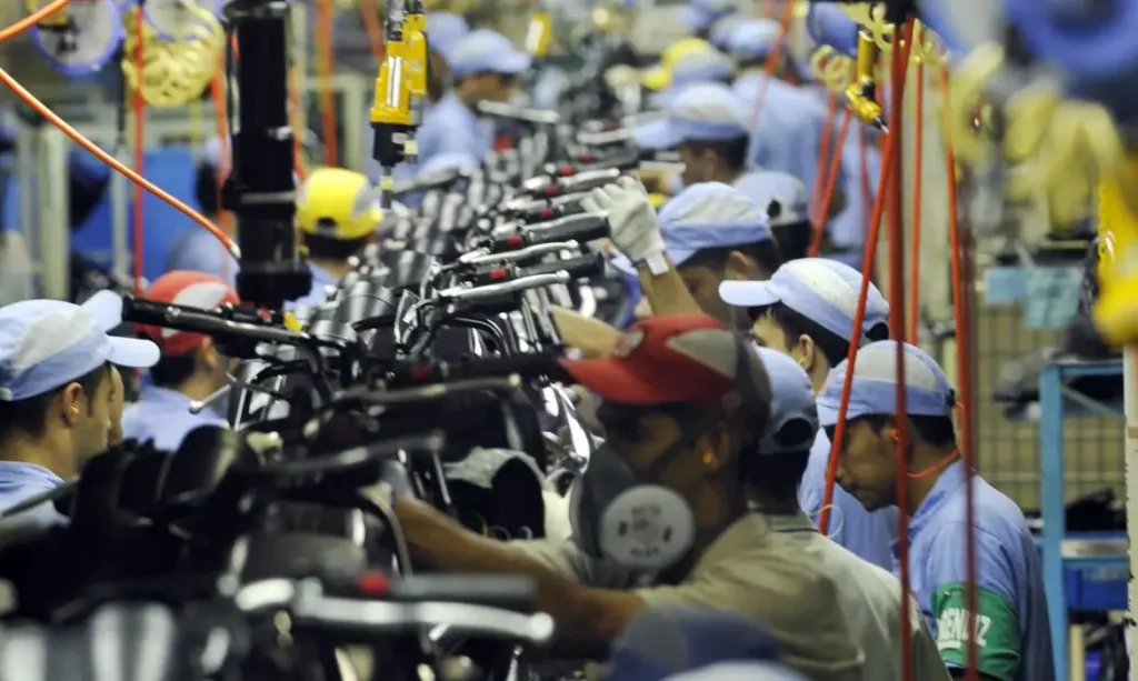 Produção industrial recua em junho e condições financeiras pioram no 2º trimestre, diz CNI