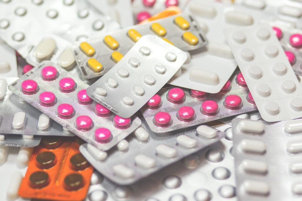 Trump pressiona empresas farmacêuticas a reduzirem os preços dos medicamentos nos EUA
