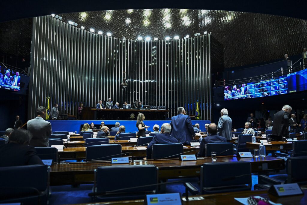Senado aprova projeto que permite preferência de veículos limpos em licitações