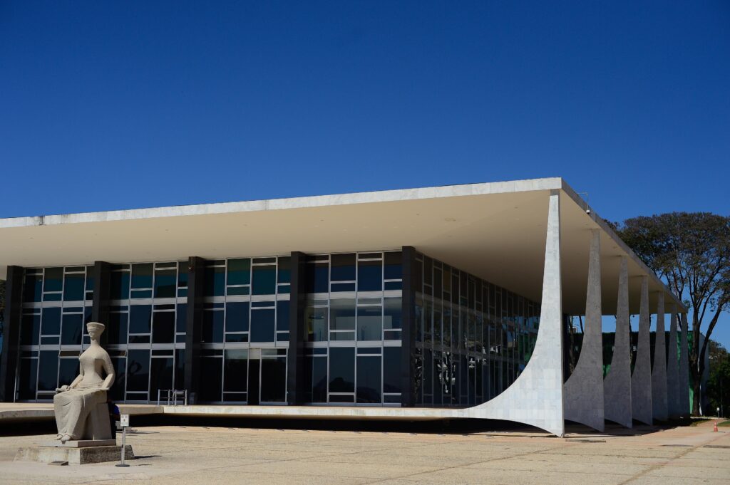 Agenda de política: IOF volta à pauta no Legislativo e no Supremo
