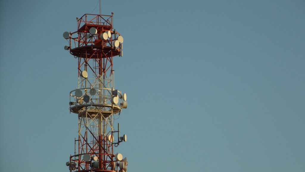 Governo publica regras do novo leilão de telefonia móvel, com internet em rodovias e regiões carentes