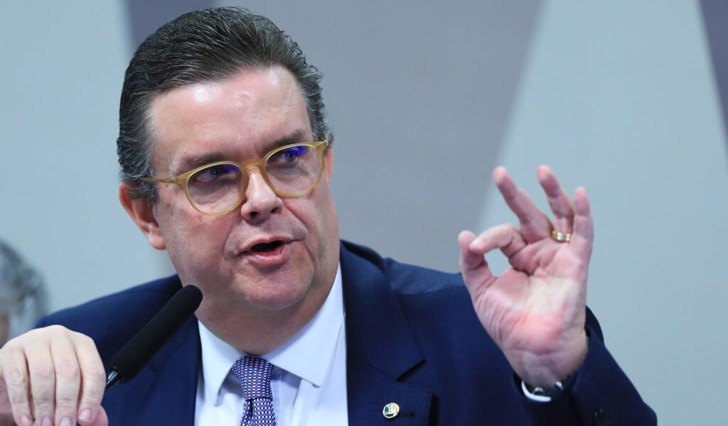 Ministro da Previdência sugere debater metodologia que define juros do consignado