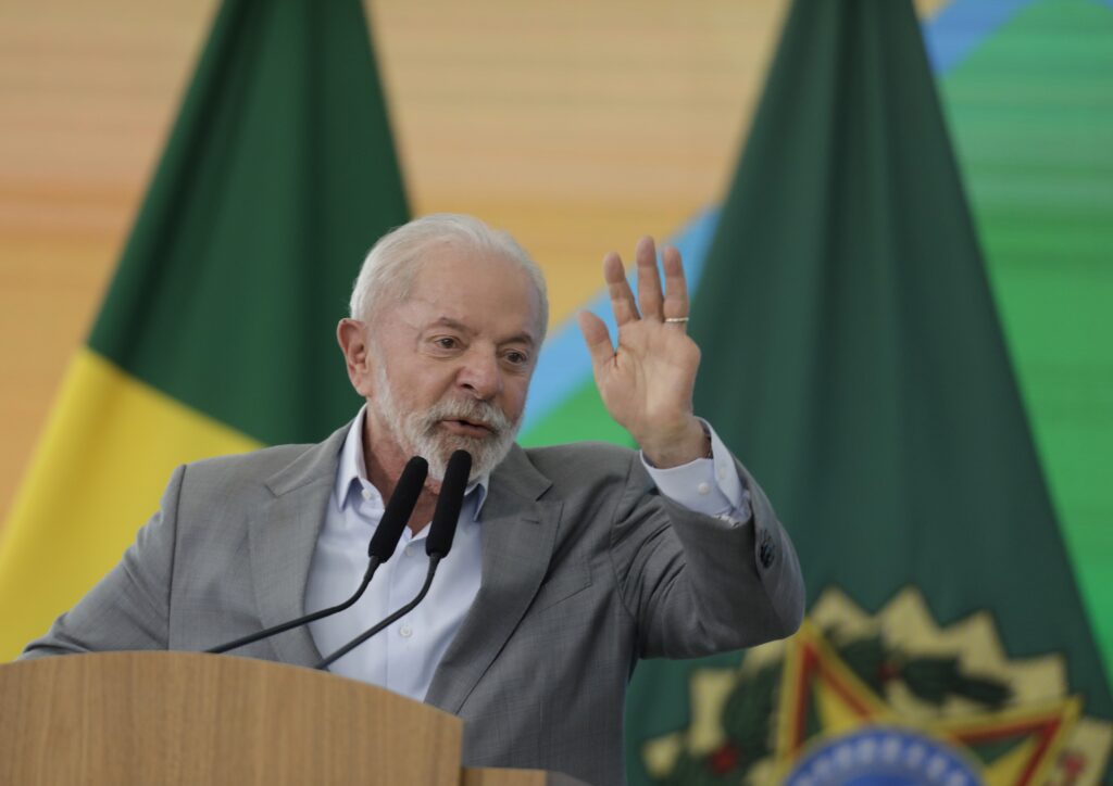Lula diz que Brasil sempre esteve ‘aberto ao diálogo’, mas promete ‘dar resposta’ ao tarifaço