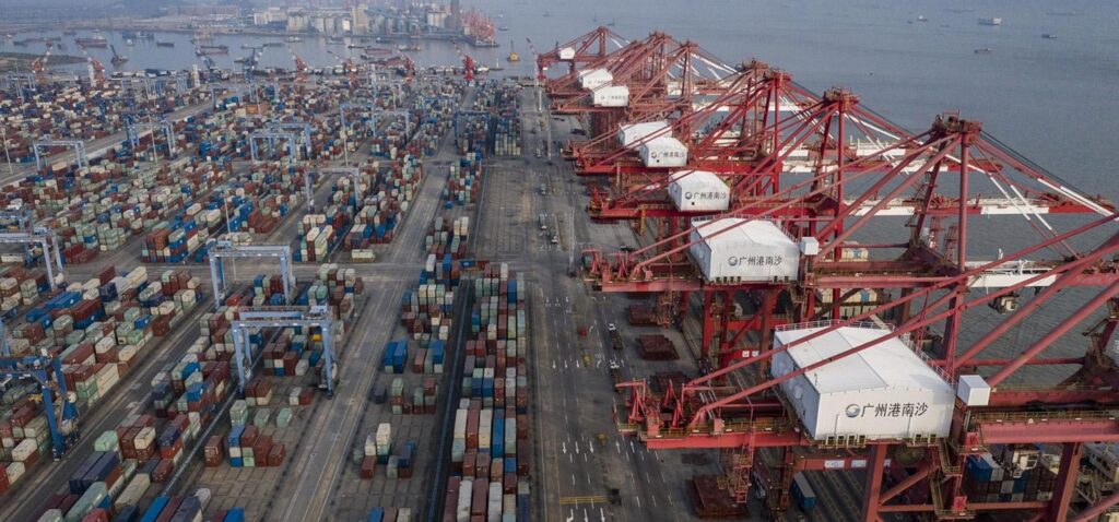 Exportações asiáticas tendem a esfriar  após onda de remessas antecipadas para evitar tarifas