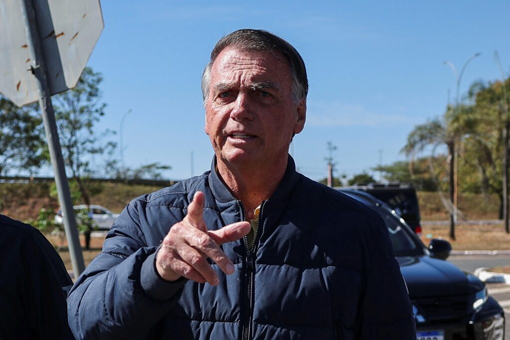 Bolsonaro entra com recurso contra prisão domiciliar