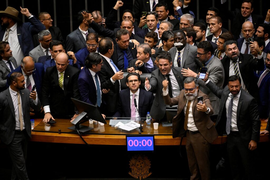 Van Hattem, Pollon e Zé Trovão devem estar entre os suspensos por motim na Câmara