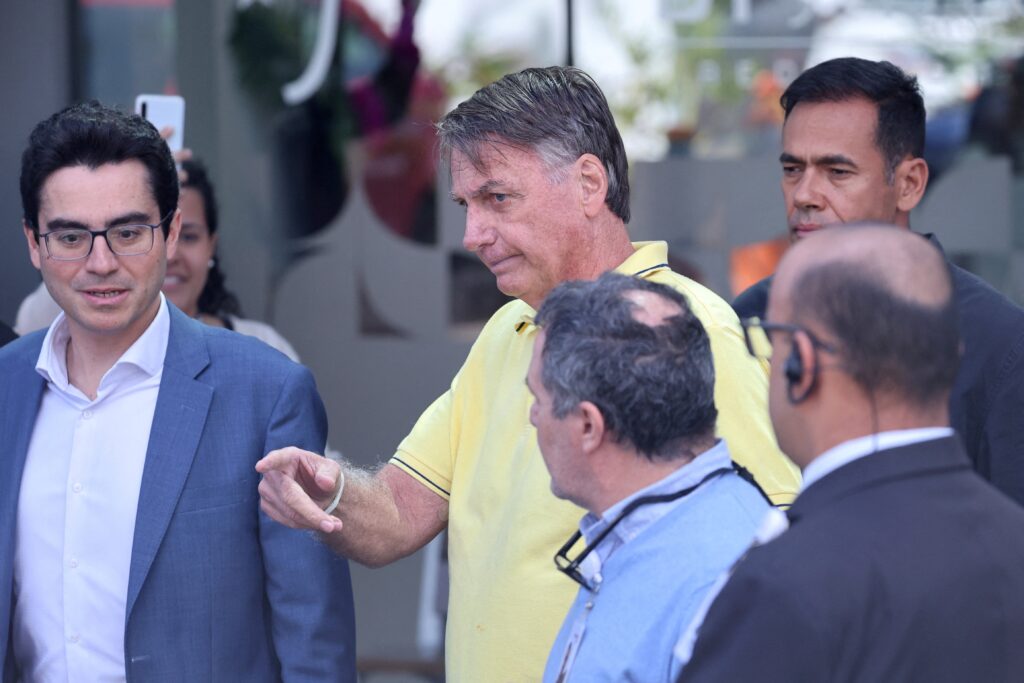 Em cumprimento à decisão, Bolsonaro envia laudo de exames a Moraes
