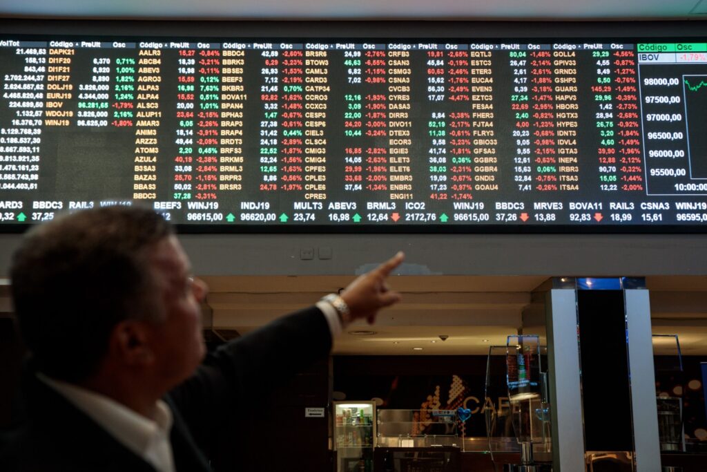 Ibovespa sobe com perspectiva de corte de juros nos EUA e suporte de bancos e Vale