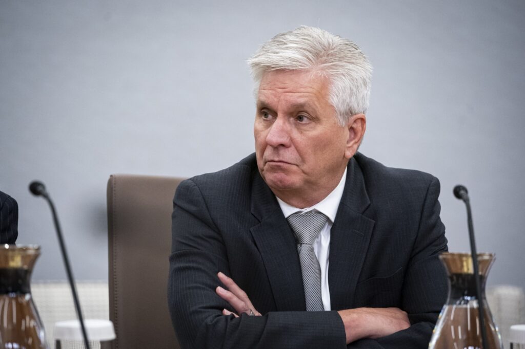 Waller, do Fed, defende redução nos juros em setembro e diz apoiar cortes nos próximos 3 a 6 meses