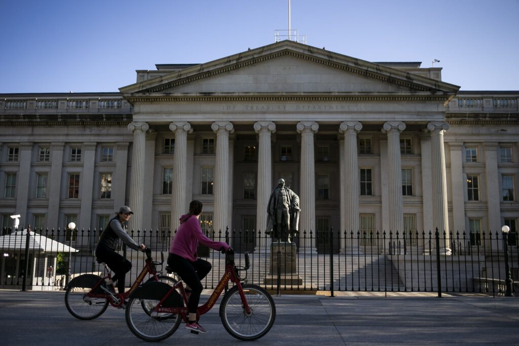 Rendimentos dos Treasuries corrigem excessos e operam em alta