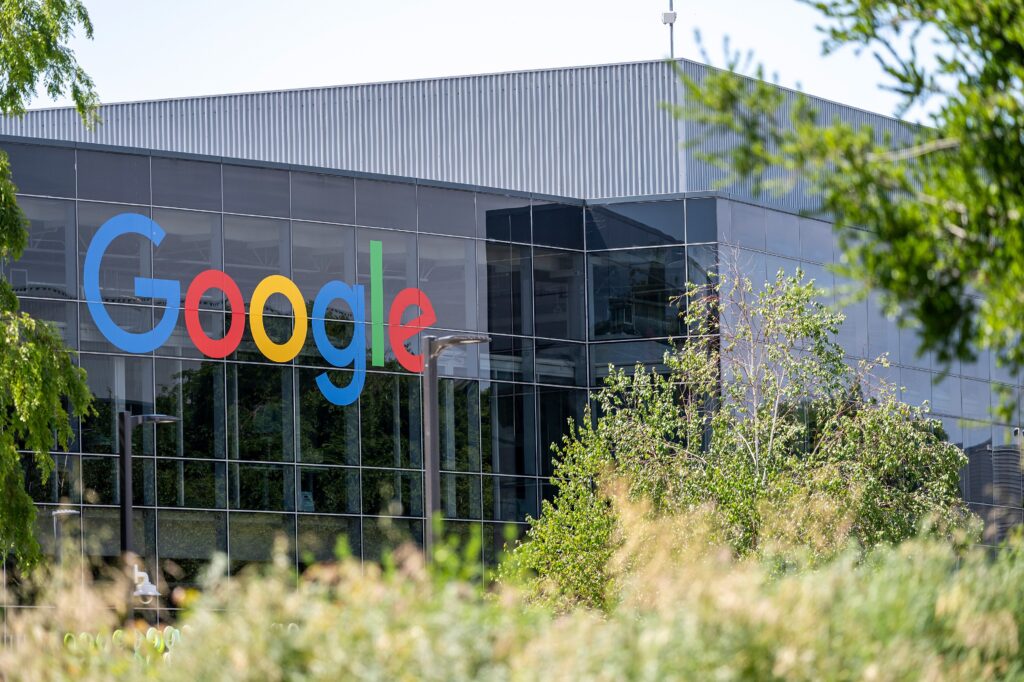 Google assina compromisso de US$ 1 bi para fornecer treinamento de IA em universidades nos EUA