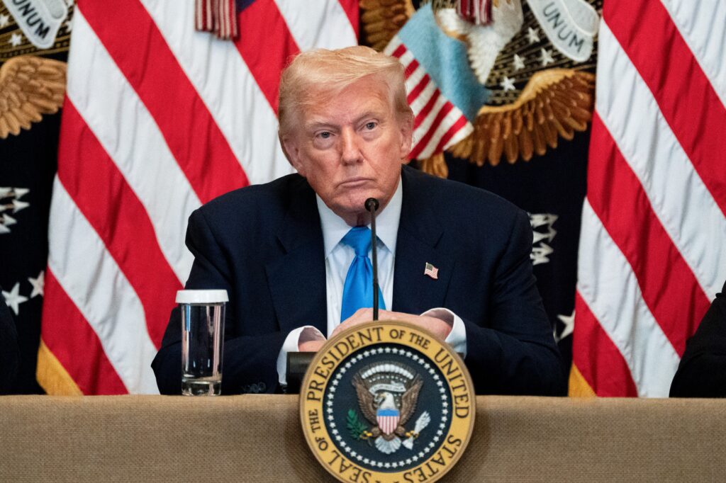 Trump ordena que submarinos nucleares sejam posicionados perto da Rússia