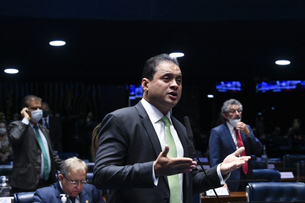 Alcolumbre retira de pauta, pela terceira vez, projeto que muda Lei da Ficha Limpa