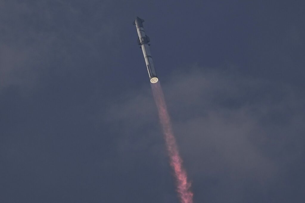 No décimo teste, Starship consegue fazer voo completo e sem falhas